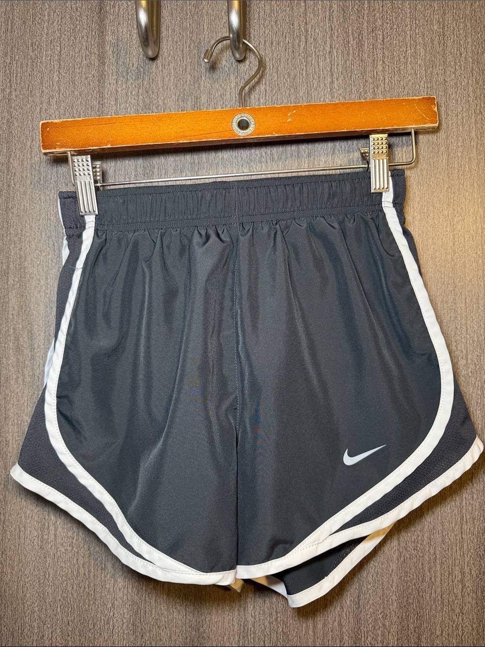 Nike Dri-Fit Women’s Dark Gray and White Tempo Athletic Shorts Size XS NWOT